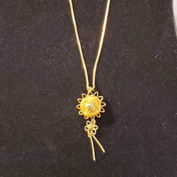 Gold Necklace with Chinese Motif - Picture 4 of 4